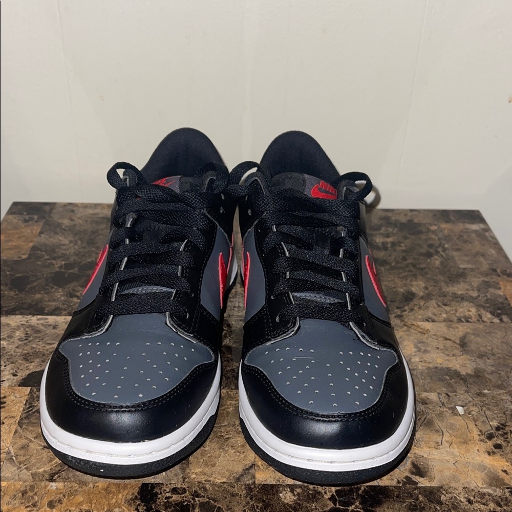 Nike Dunk Low Older Kids
- Black/Red/White